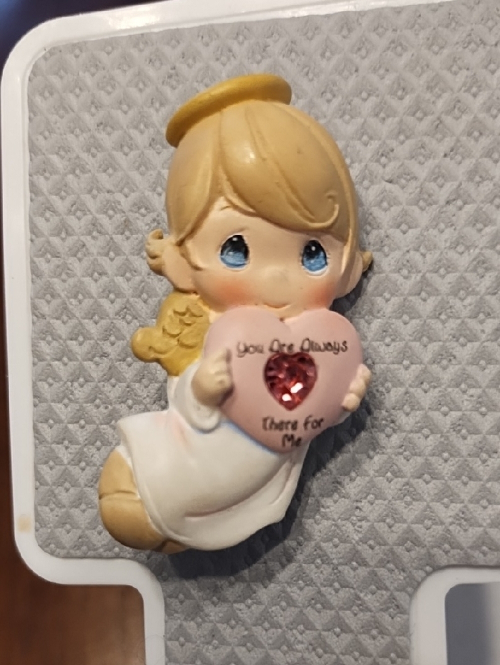 Cherub Angel Brooche Holding Pink Heart